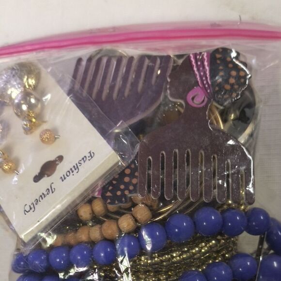 Mystery Jewelry Bag lot 121 - Picture 3 of 6